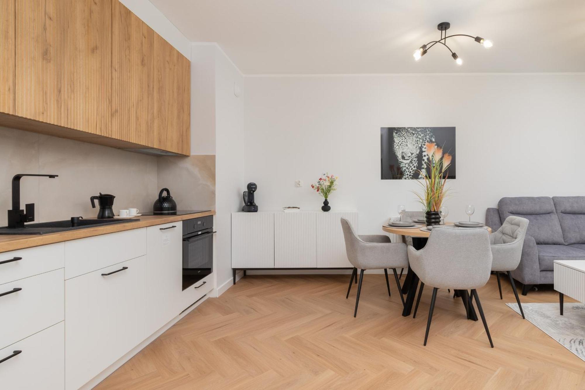 Apartment Nowa Letnica Comfortable With Balcony & Parking By Renters