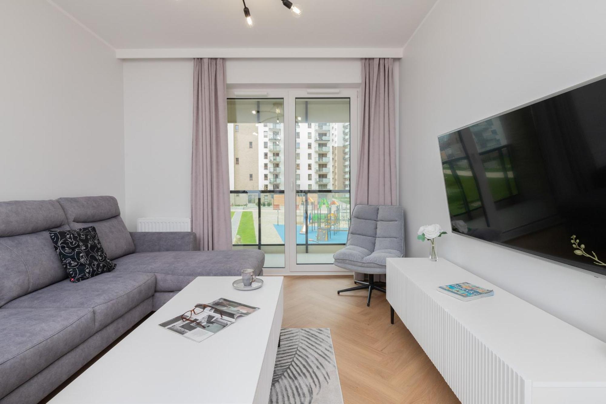 Apartment Nowa Letnica Comfortable With Balcony & Parking By Renters Danzig