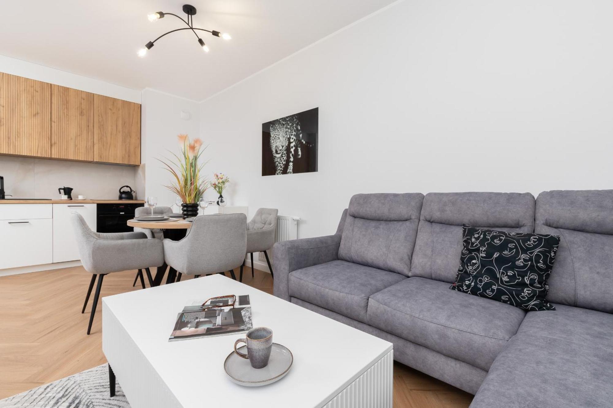 Apartment Nowa Letnica Comfortable With Balcony & Parking By Renters *