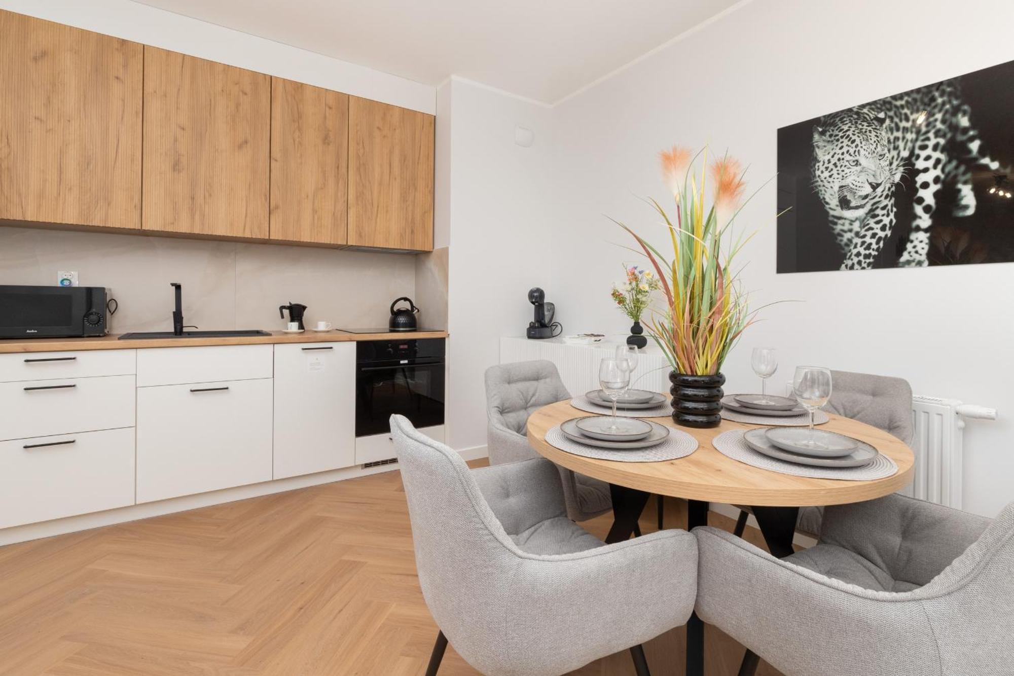 Nowa Letnica Comfortable With Balcony & Parking By Renters Apartment