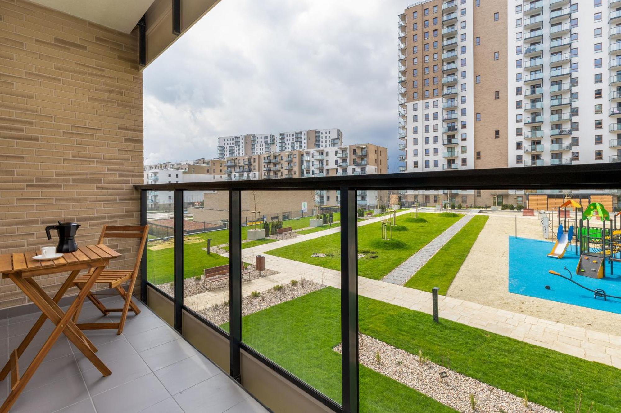 Nowa Letnica Comfortable With Balcony & Parking By Renters Apartment Danzig