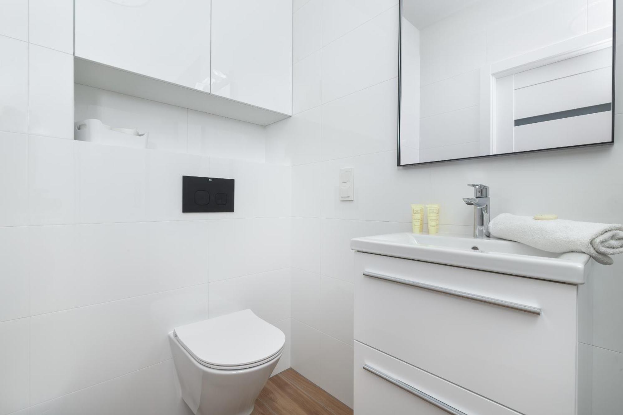 Apartment Nowa Letnica Comfortable With Balcony & Parking By Renters Danzig