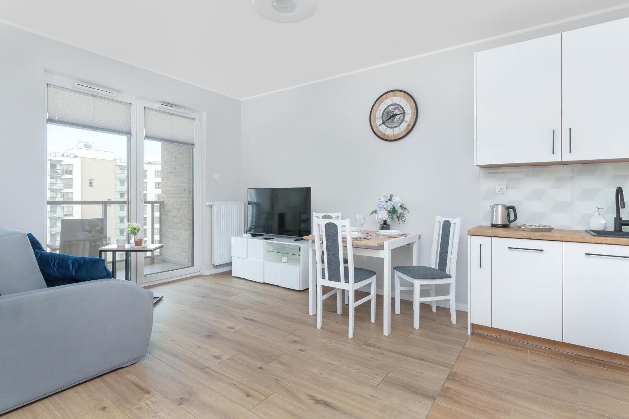 Apartment Nowa Letnica Comfortable With Balcony & Parking By Renters